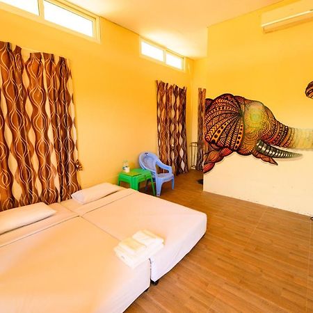 Lover View Pool Bar & Bungalows Ngwesaung Exterior photo