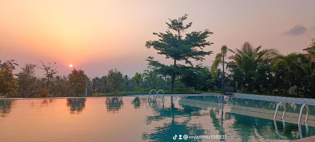 Lover View Pool Bar & Bungalows Ngwesaung Exterior photo