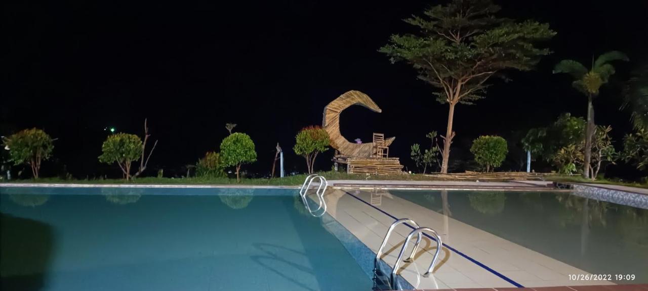 Lover View Pool Bar & Bungalows Ngwesaung Exterior photo