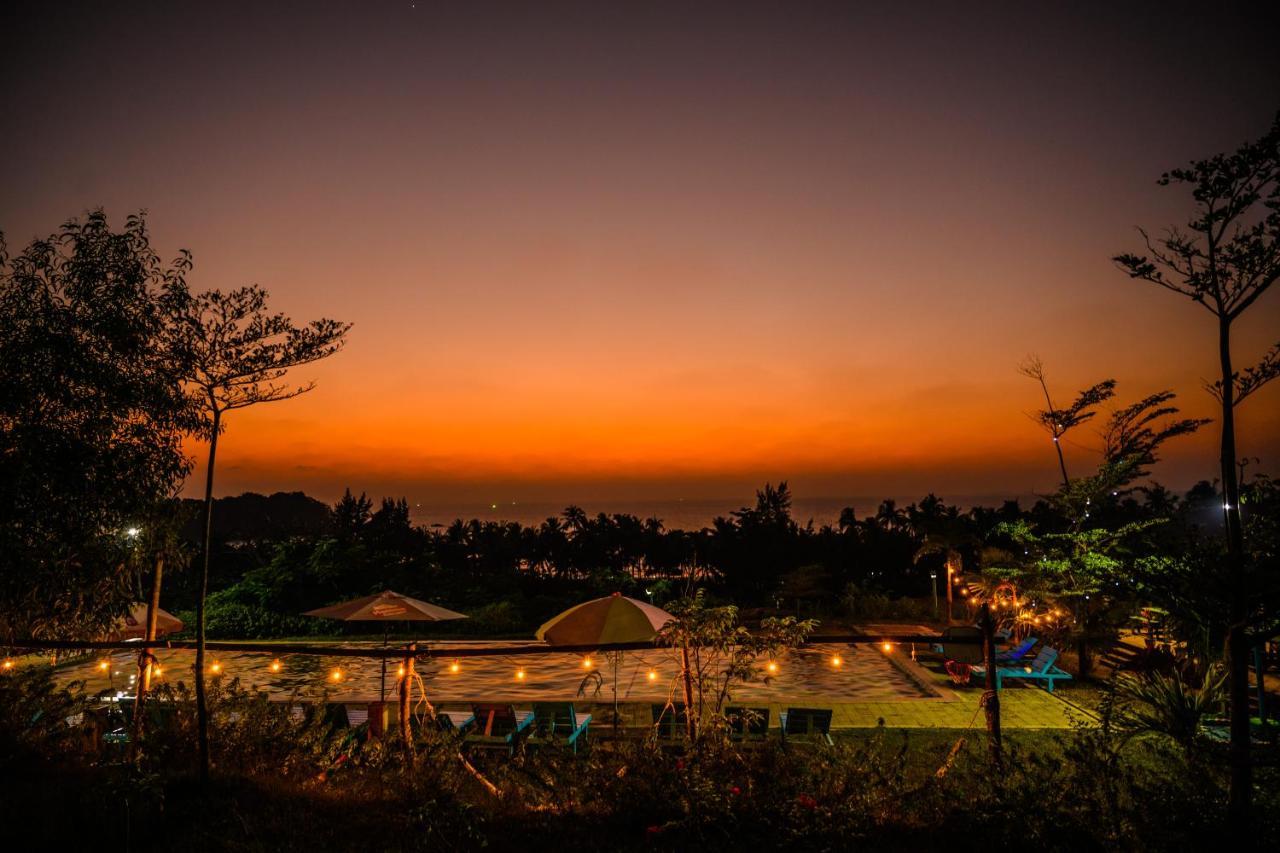 Lover View Pool Bar & Bungalows Ngwesaung Exterior photo