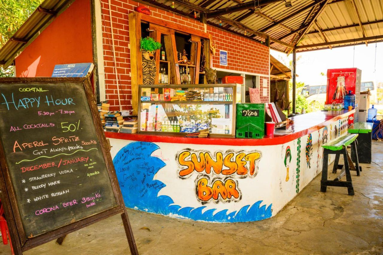 Lover View Pool Bar & Bungalows Ngwesaung Exterior photo